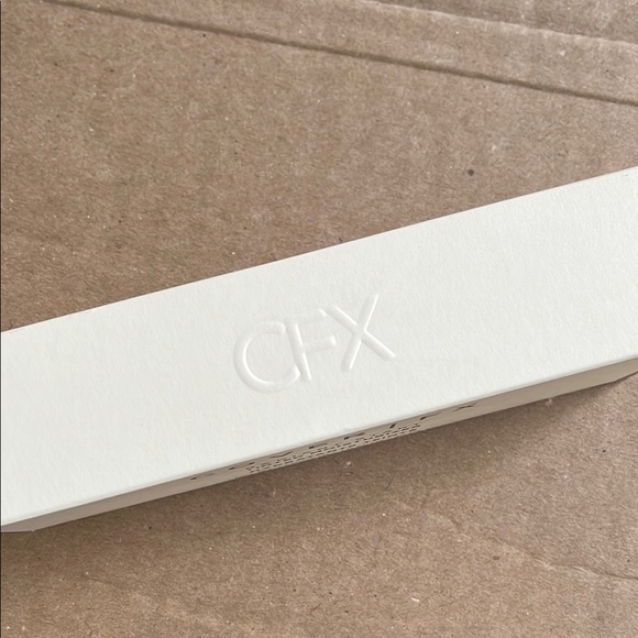 NIB Cover FX Radiant Start Hydrating Tinted Moisturizer shade 2 - Picture 2 of 4